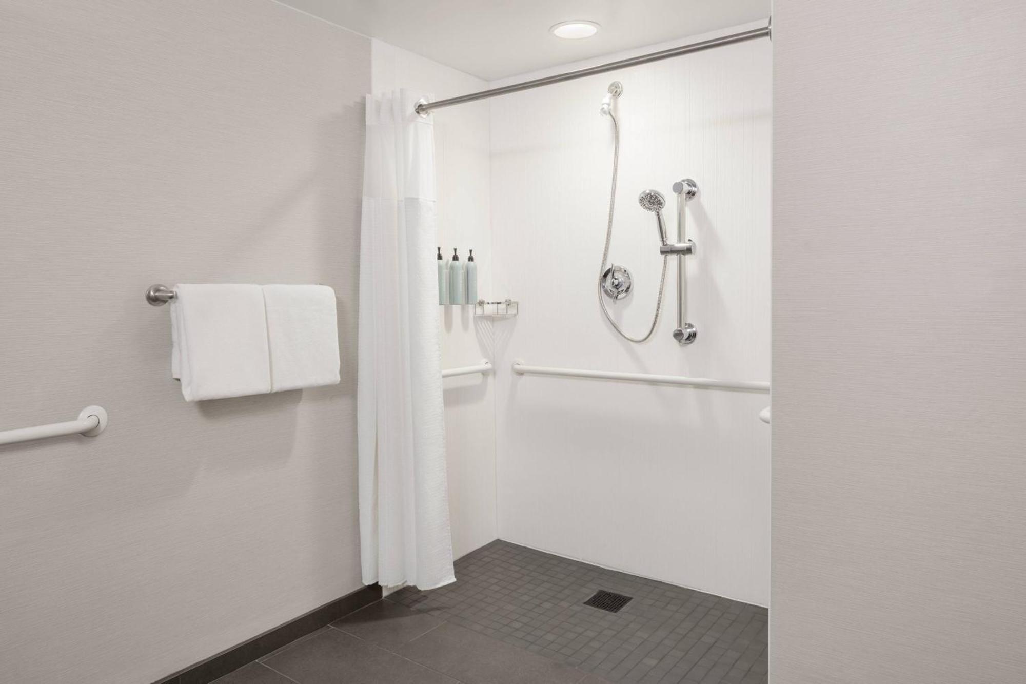 Courtyard Portland Airport 3* South Portland