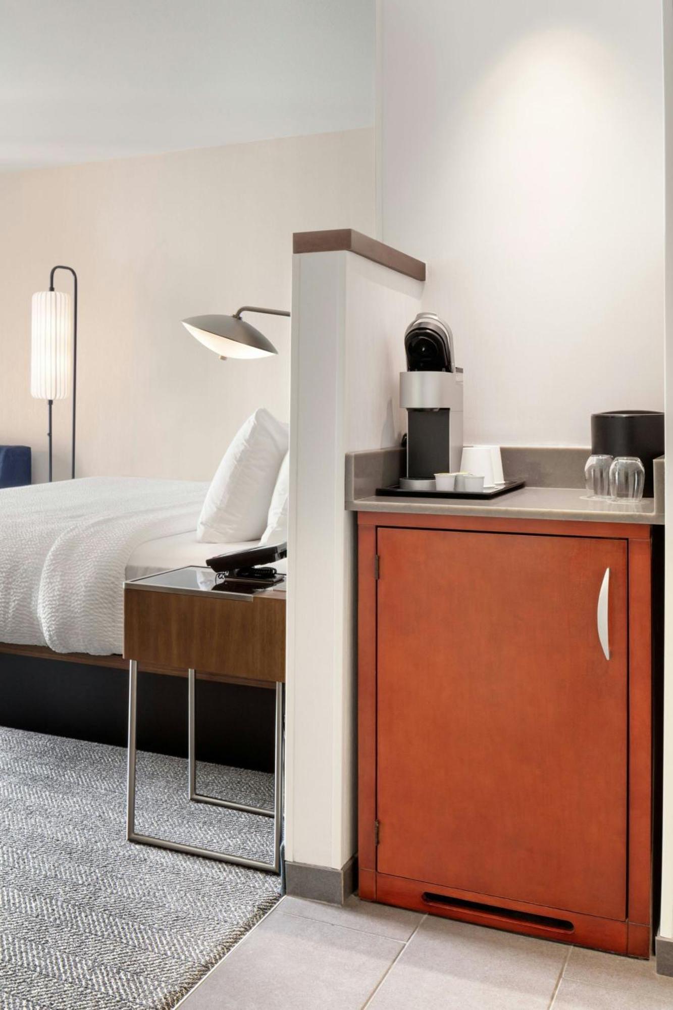 Courtyard Portland Airport 3* South Portland